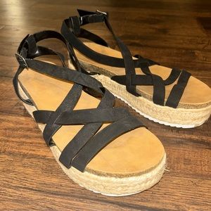 Charlotte Russe black platform sandal. size 9, hardly worn!